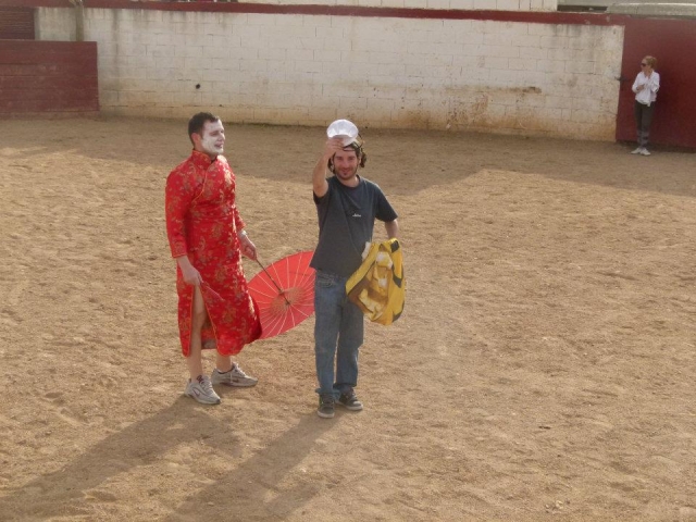 Disfrazados en la capea.jpg